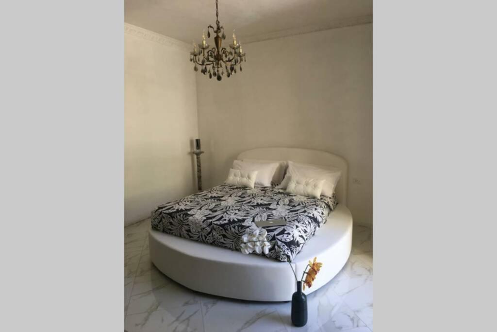 Terrazzo Esclusivo Con Zona Solarium Da 200 Mq Apartment วาลเดอรีส ภายนอก รูปภาพ