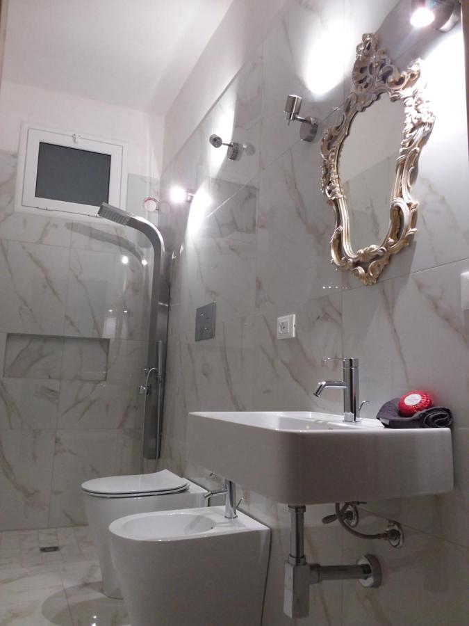 Terrazzo Esclusivo Con Zona Solarium Da 200 Mq Apartment วาลเดอรีส ภายนอก รูปภาพ